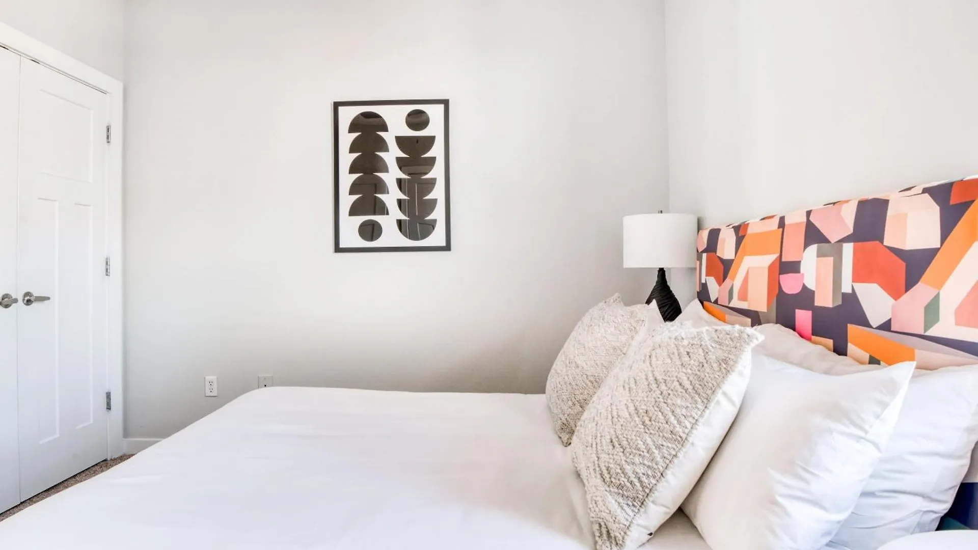 Cozysuites Music Row Bold 1Br W Free Parking Nashville 0*,  USA